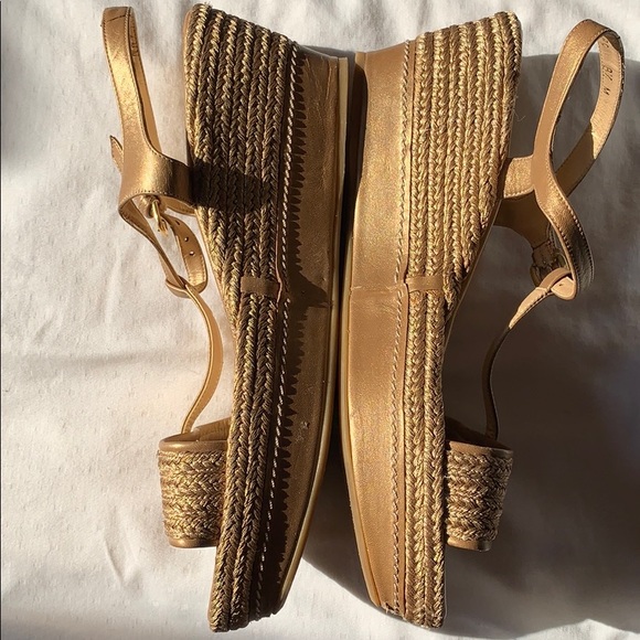 Stuart Weitzman Flat Gold Platform Sandals - Picture 3 of 8